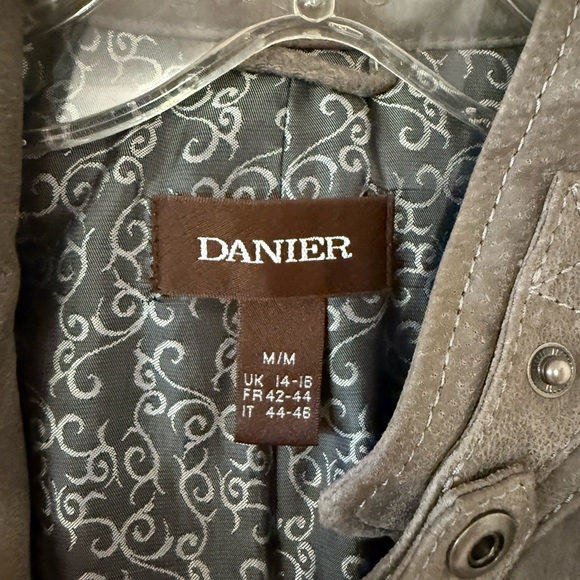 Danier Women's Tan Leather Jacket - Picture 6 of 7